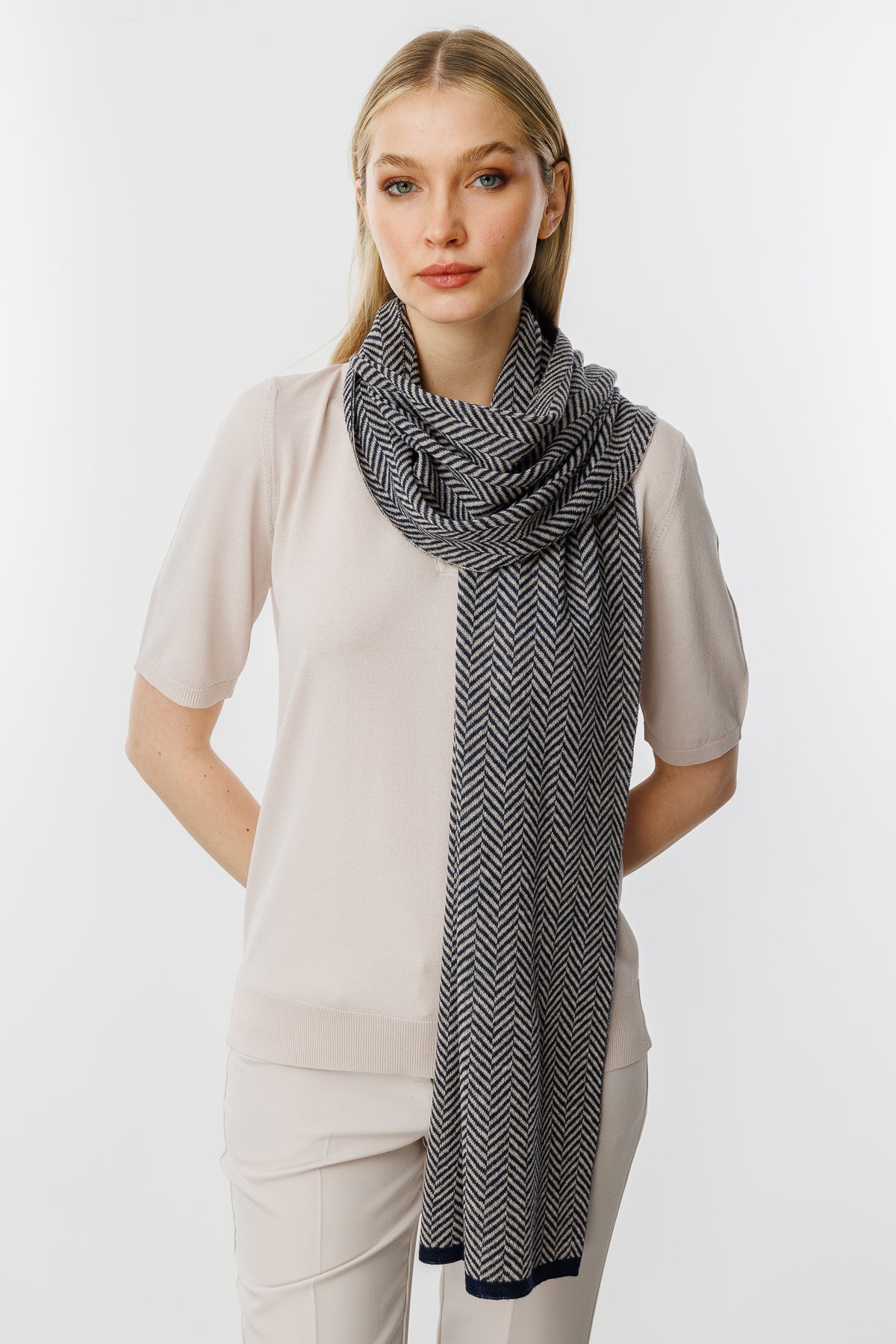 LYCIA SHAWL NAVY-BEIGE