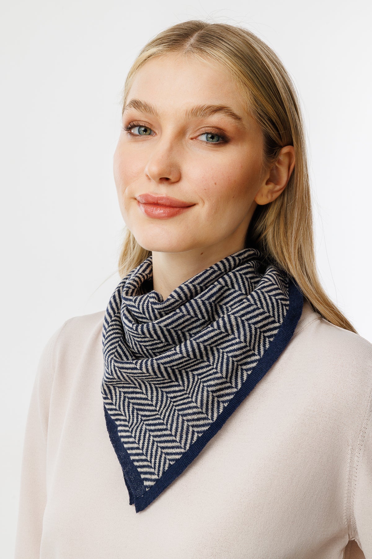 LYCIA SQUARE FOULARD NAVY-BEIGE