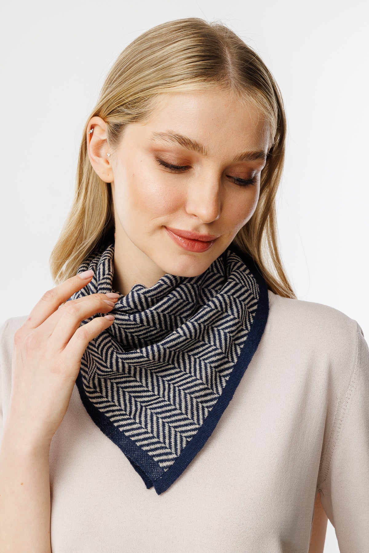 LYCIA SQUARE FOULARD NAVY-BEIGE