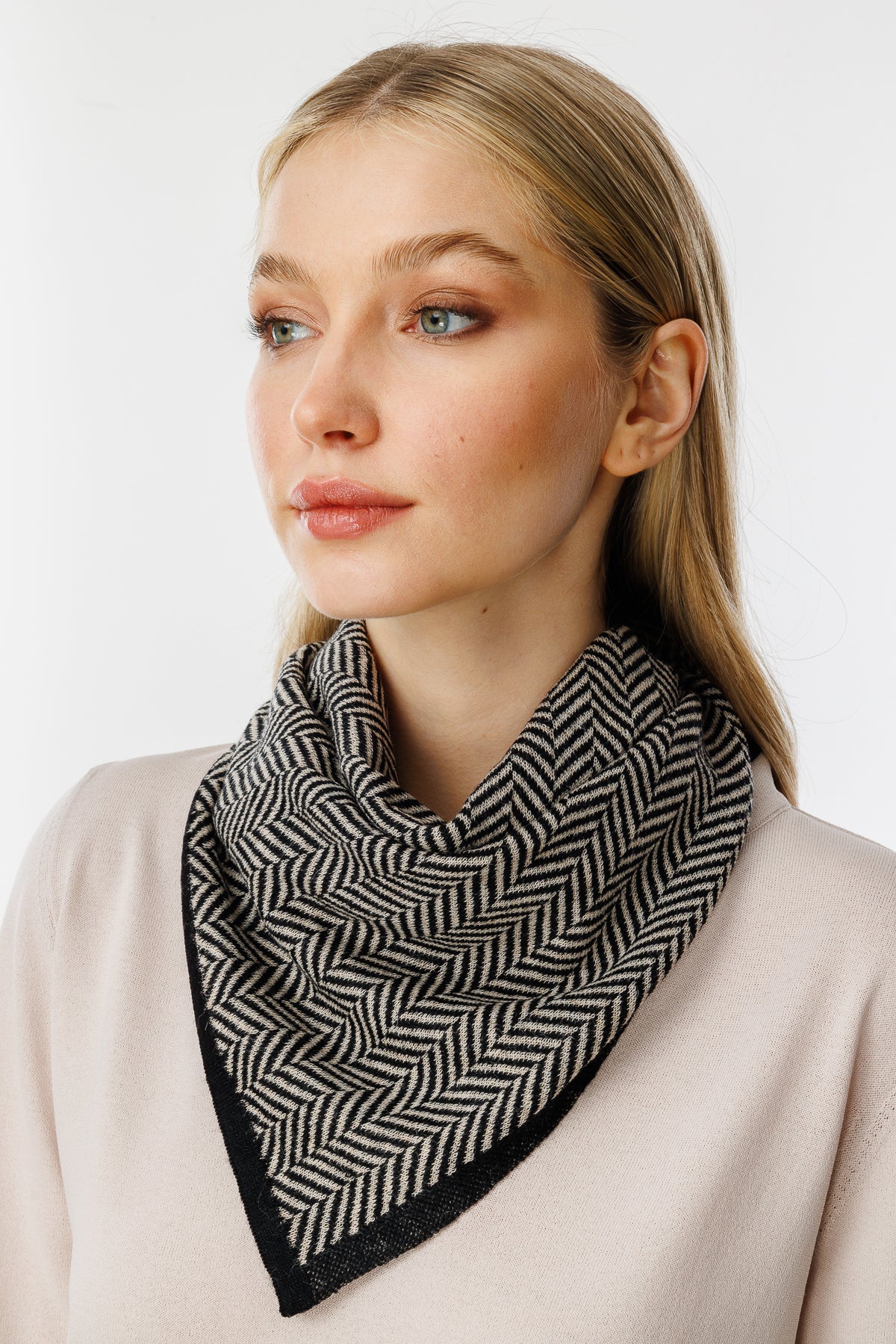 LYCIA SQUARE FOULARD BLACK-BEIGE