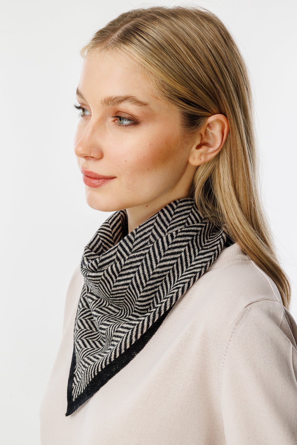 LYCIA SQUARE FOULARD BLACK-BEIGE