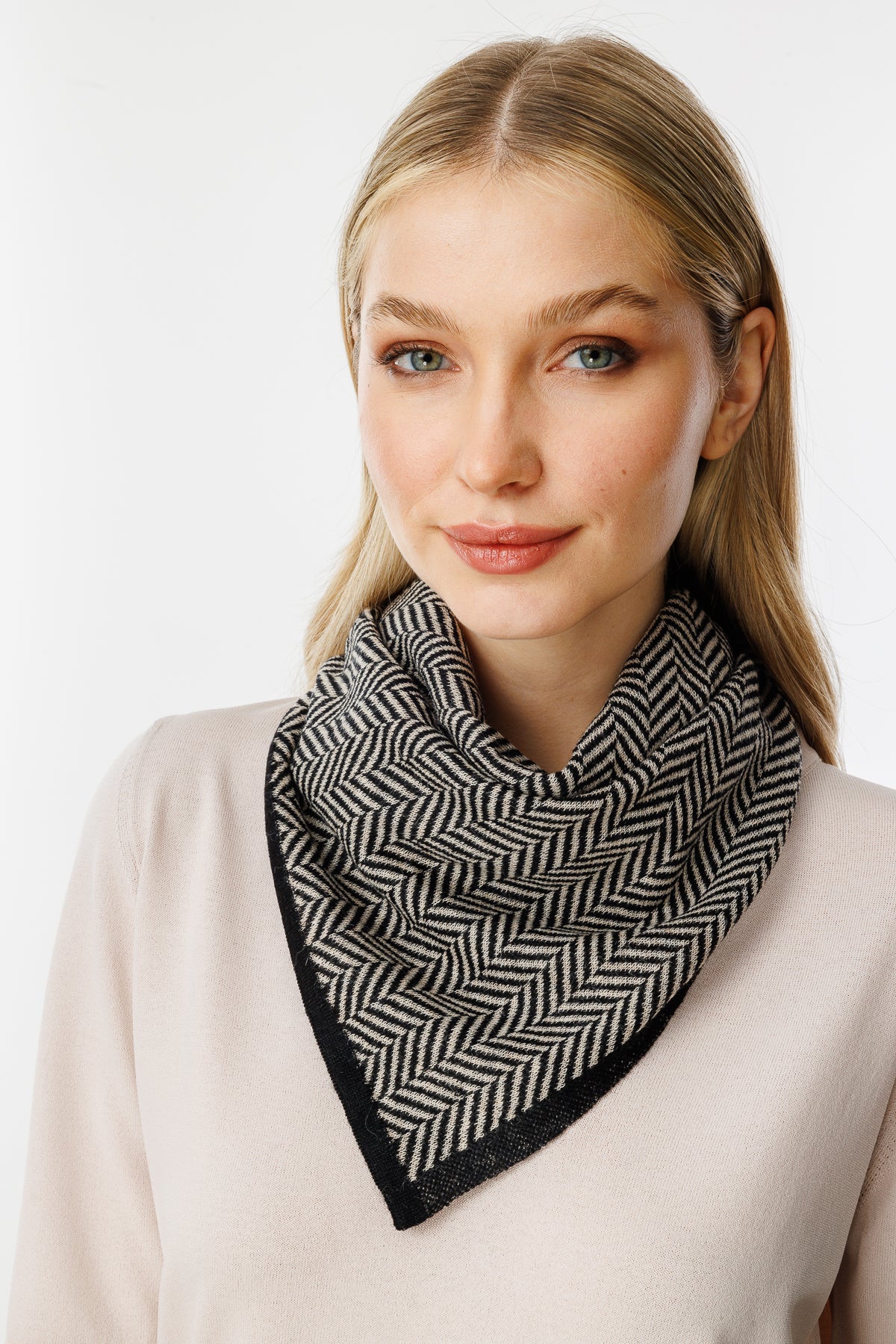 LYCIA SQUARE FOULARD BLACK-BEIGE