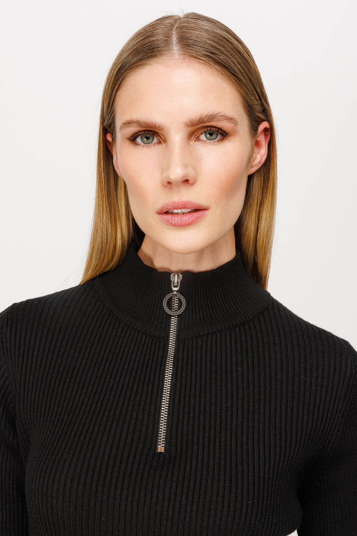 BASIC ZIPPERED TURTLENECK BLOUSE BLACK