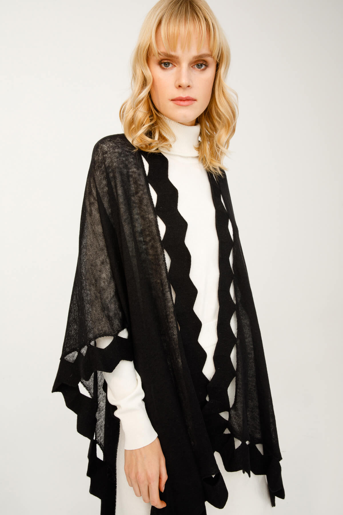 CARIA PONCHO BLACK