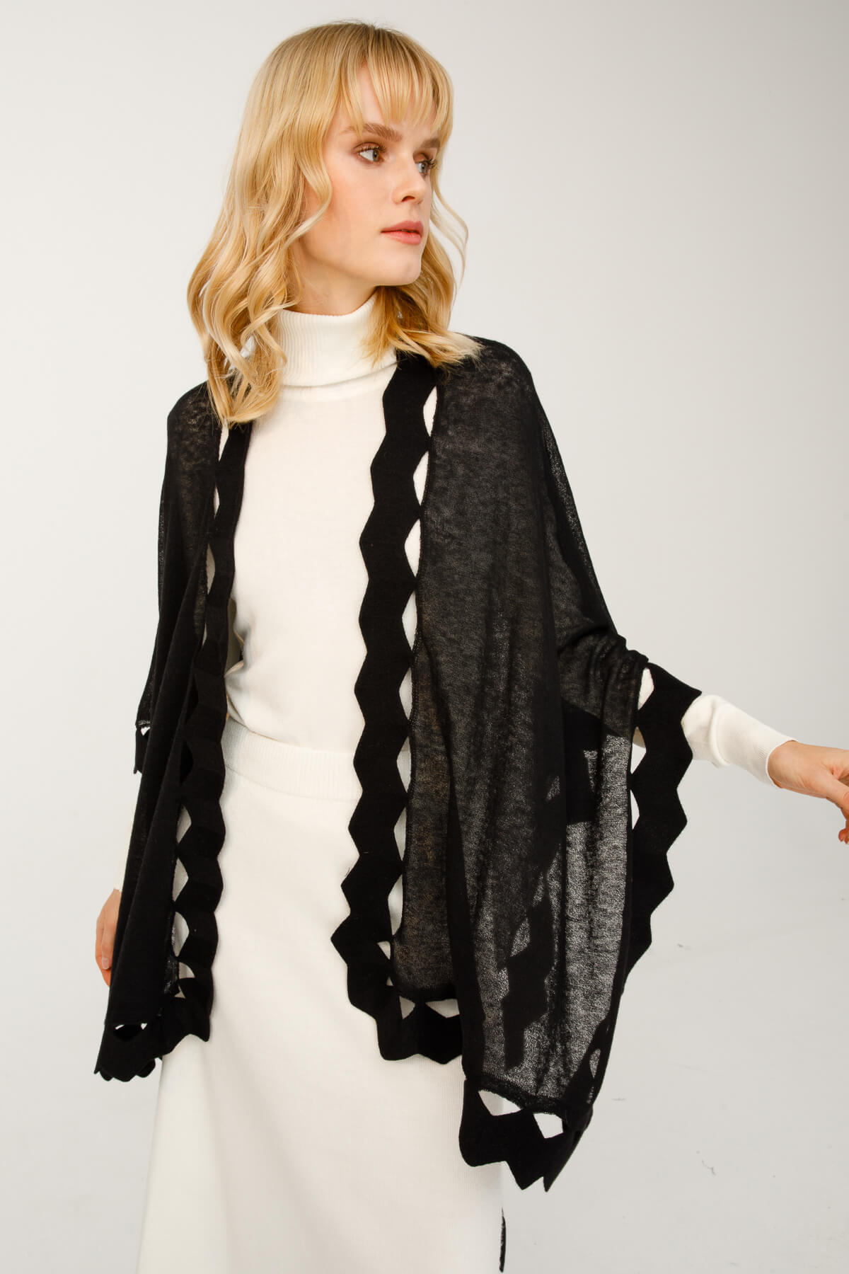 CARIA PONCHO BLACK