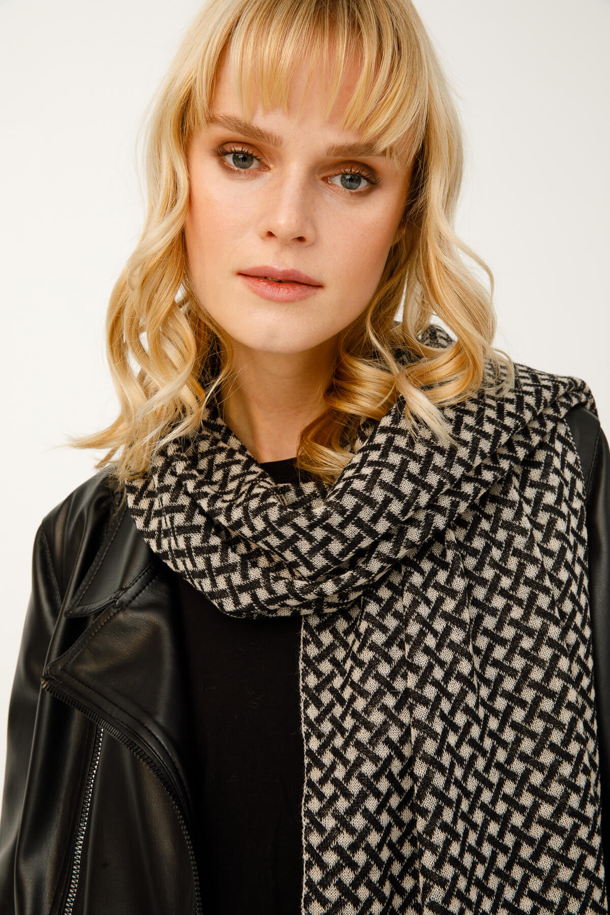 HITTITE SCARF BLACK-BEIGE